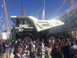 Eindrucksvolle Excponate auf der BAUMA 2016 in München